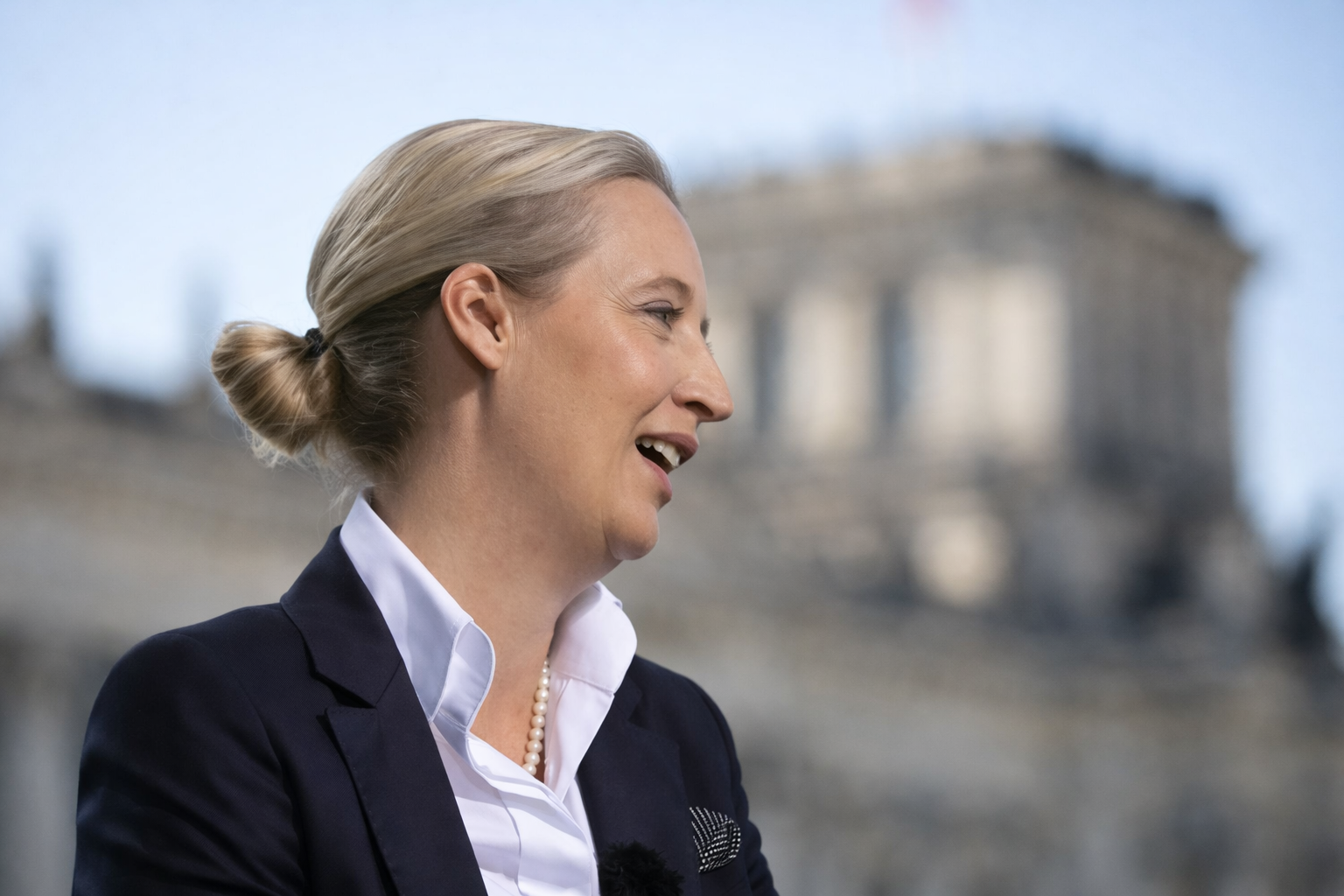Rechtes Ohr Alice Weidel Ohrprothese